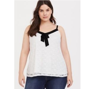 Torrid white lined lace swing tank with black bow, size 3x